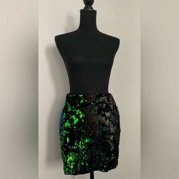 SEQUIN MINI SKIRT MERMAID BLACK AND GREEN - SIZE 6 - Picture 2 of 6